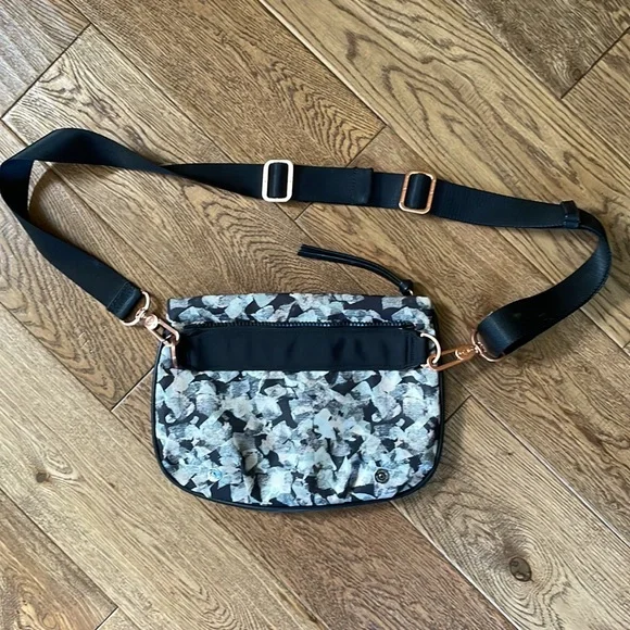 Lululemon bag - Picture 2 of 6